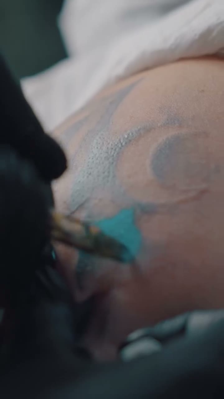 Kadr 2 z realizacji Igliwie Tattoo